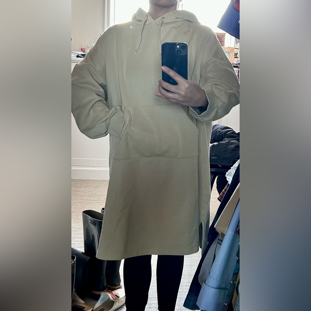 Sweat-shirt dress with hoodie